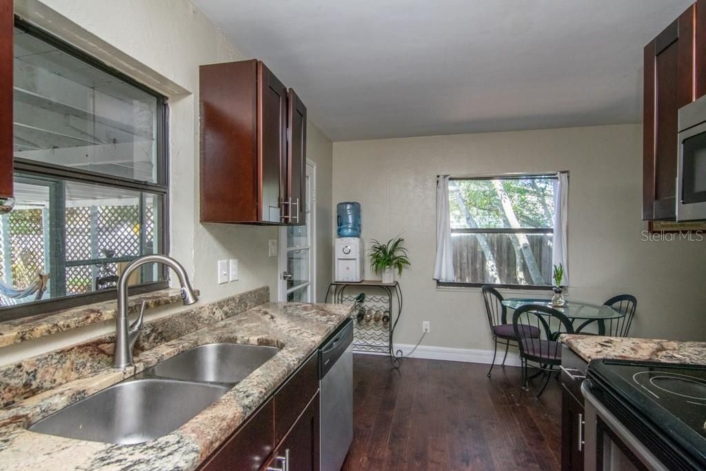Recently Sold: $229,900 (2 beds, 1 baths, 768 Square Feet)