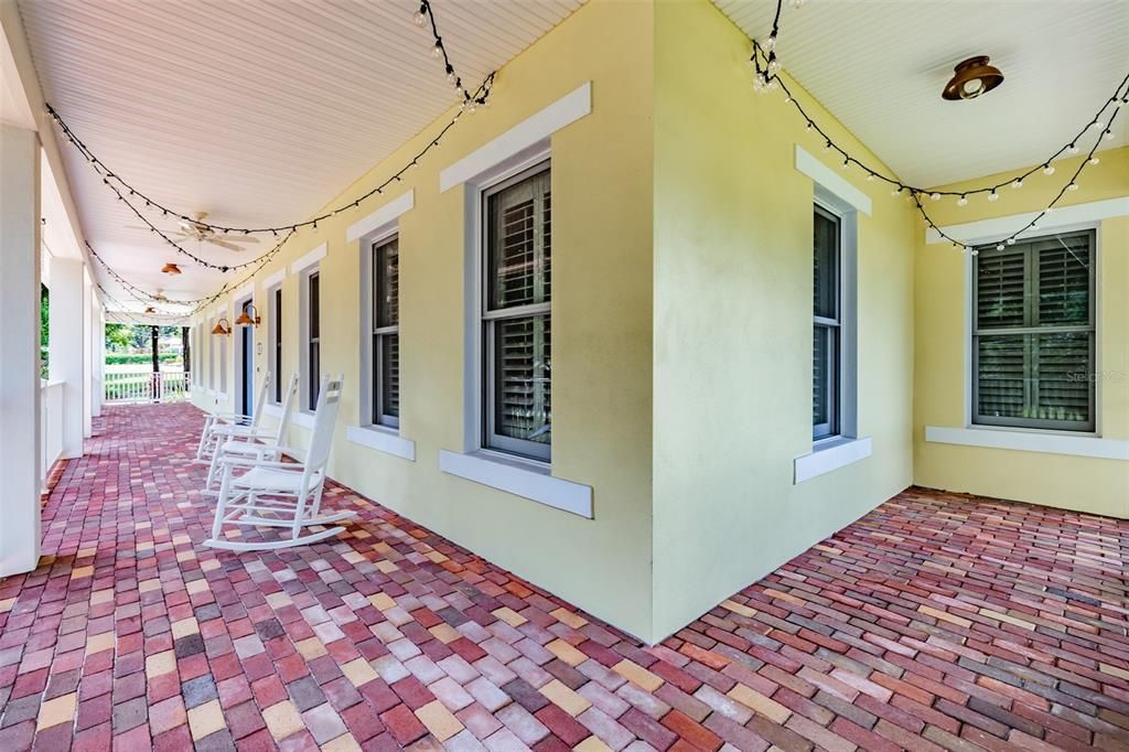 Recently Sold: $735,000 (5 beds, 2 baths, 3680 Square Feet)