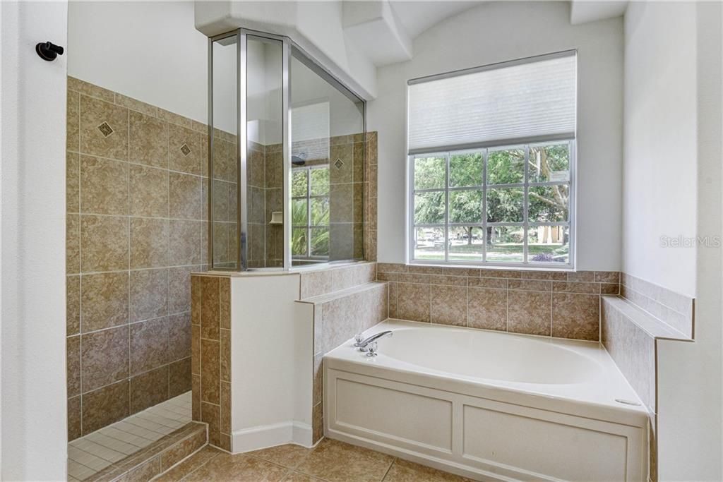最近售出: $625,000 (6 贝兹, 3 浴室, 4044 平方英尺)