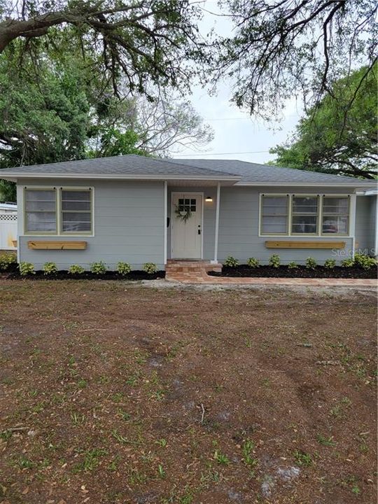 Recently Sold: $309,000 (2 beds, 1 baths, 828 Square Feet)
