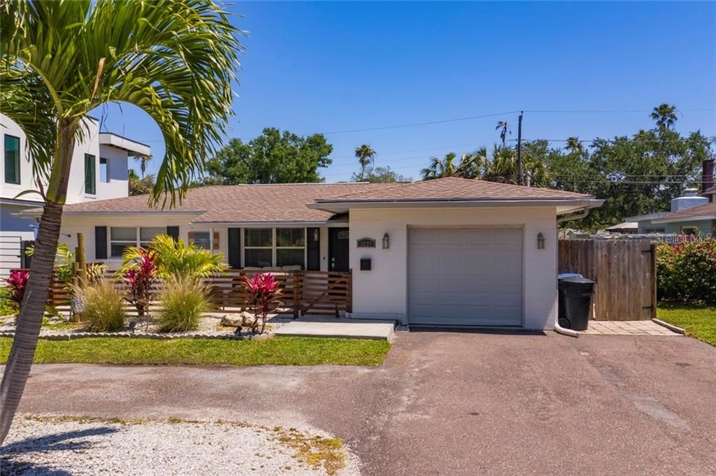 Recently Sold: $399,900 (3 beds, 2 baths, 1356 Square Feet)