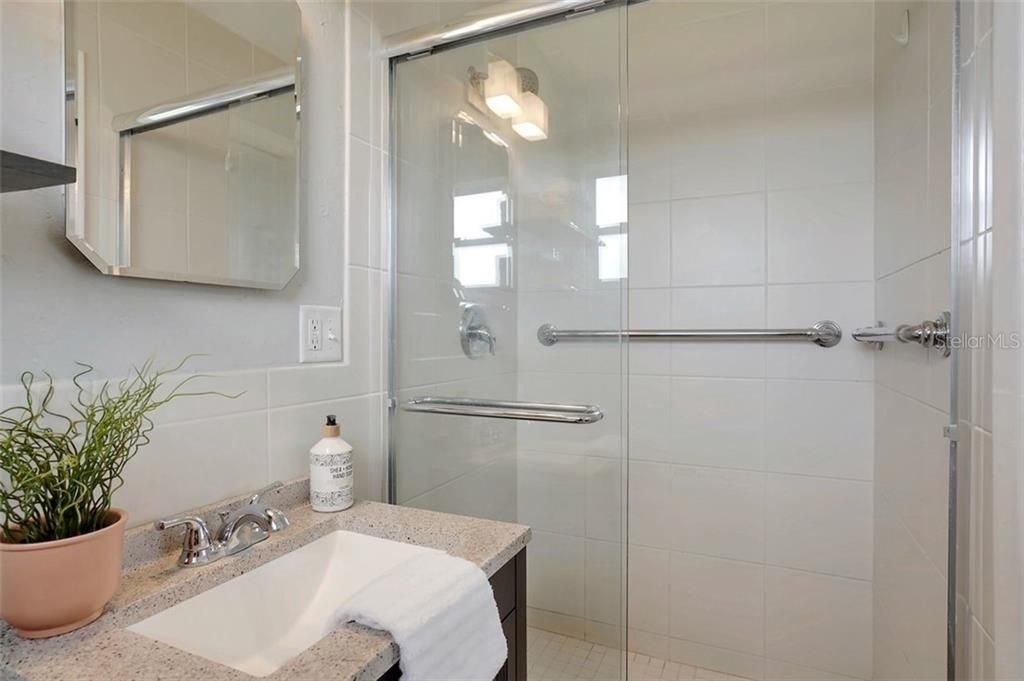 最近售出: $385,000 (3 贝兹, 2 浴室, 1562 平方英尺)