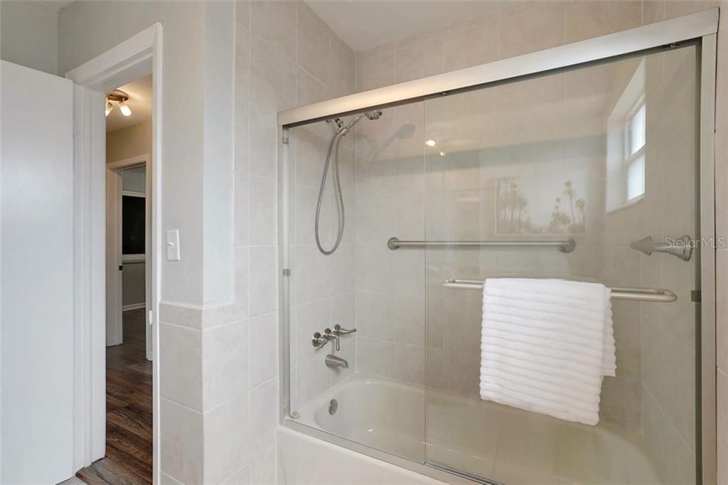 最近售出: $385,000 (3 贝兹, 2 浴室, 1562 平方英尺)