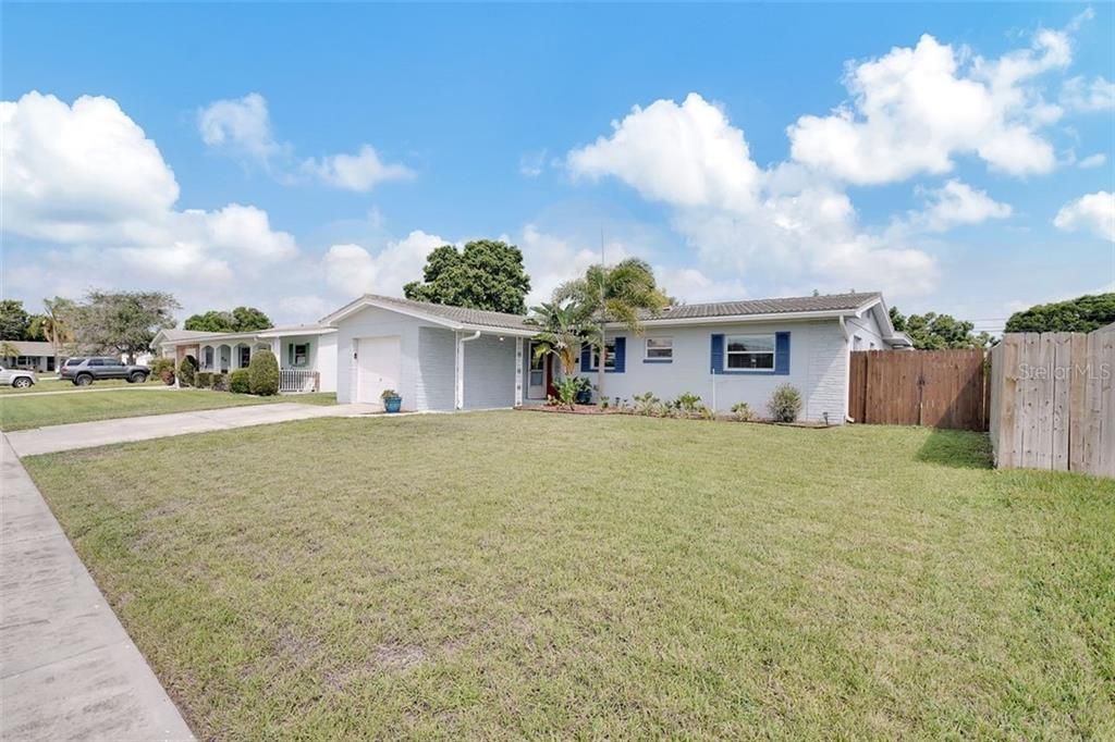 Recently Sold: $385,000 (3 beds, 2 baths, 1562 Square Feet)