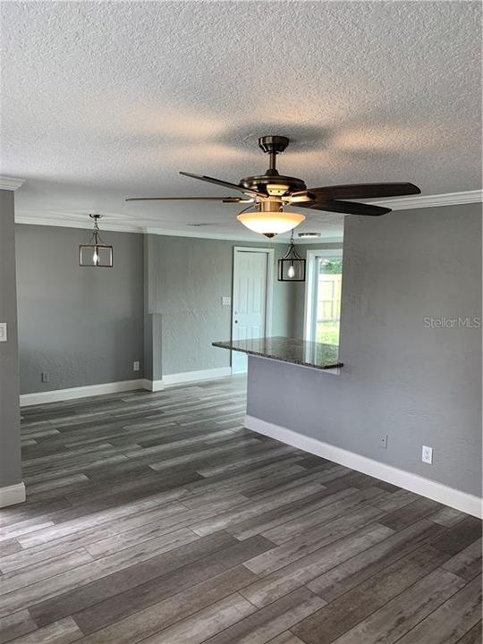 Recently Sold: $259,900 (2 beds, 1 baths, 824 Square Feet)