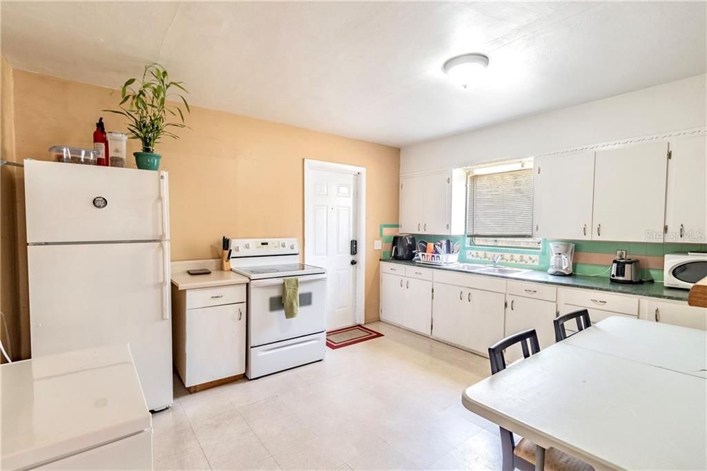 Recently Sold: $324,900 (3 beds, 2 baths, 912 Square Feet)