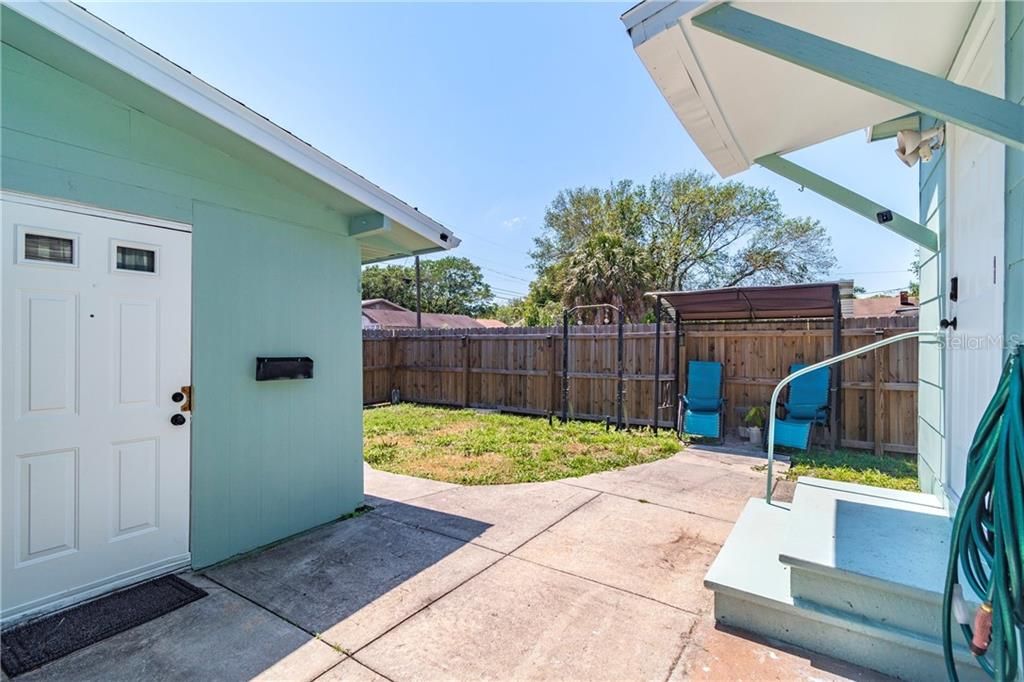 Recently Sold: $324,900 (3 beds, 2 baths, 912 Square Feet)