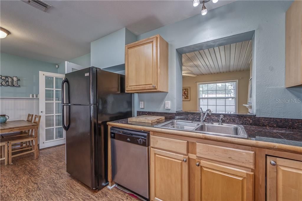 Recently Sold: $275,000 (2 beds, 2 baths, 1078 Square Feet)