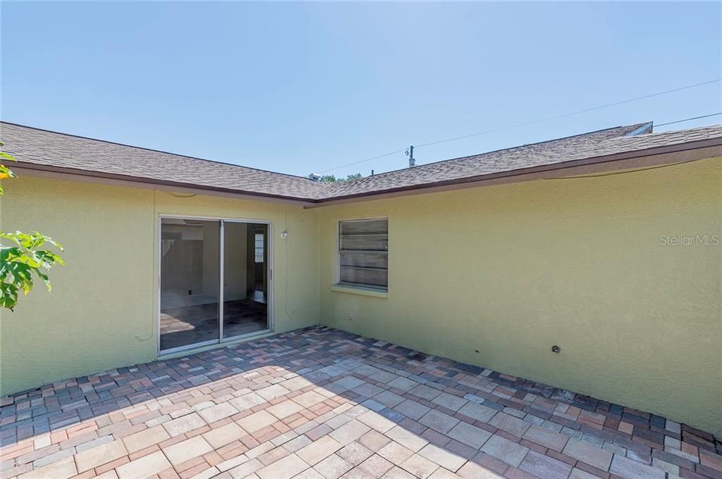 Recently Sold: $325,000 (3 beds, 2 baths, 1474 Square Feet)