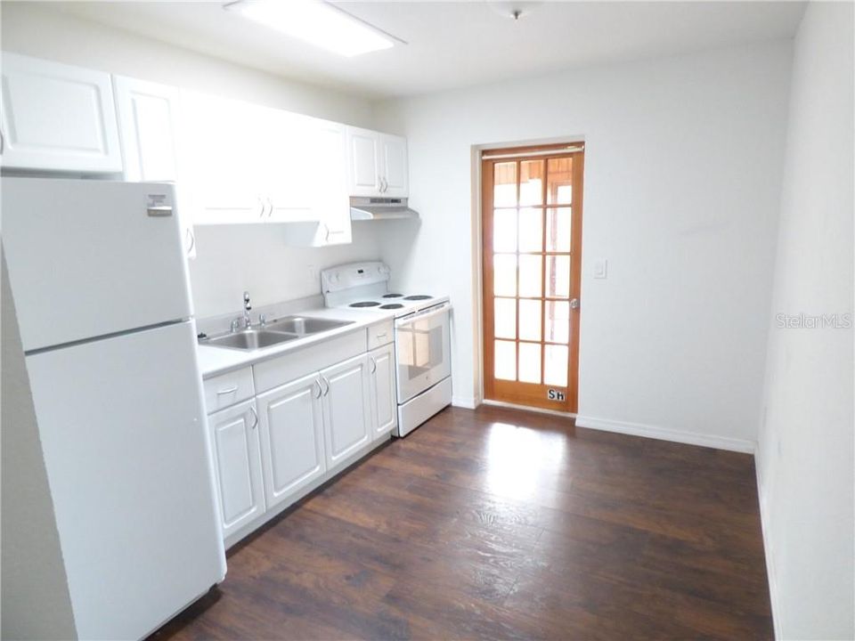 Recently Rented: $1,100 (2 beds, 1 baths, 1484 Square Feet)