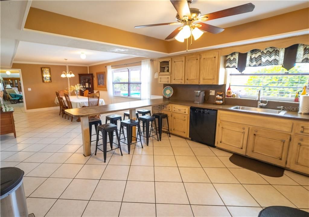 Recently Sold: $449,000 (2 beds, 4 baths, 4247 Square Feet)