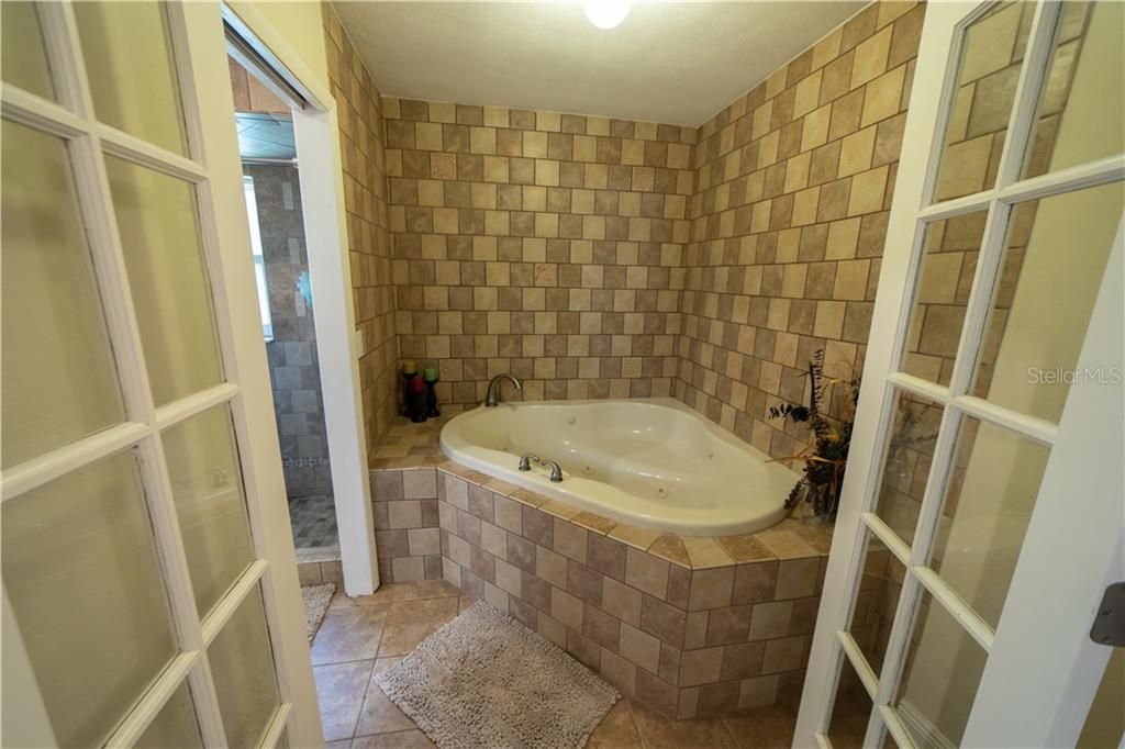最近售出: $449,000 (2 贝兹, 4 浴室, 4247 平方英尺)