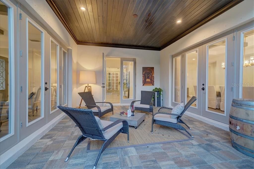 Recently Sold: $2,205,000 (5 beds, 4 baths, 5159 Square Feet)