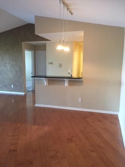 Recently Rented: $1,400 (2 beds, 2 baths, 1003 Square Feet)