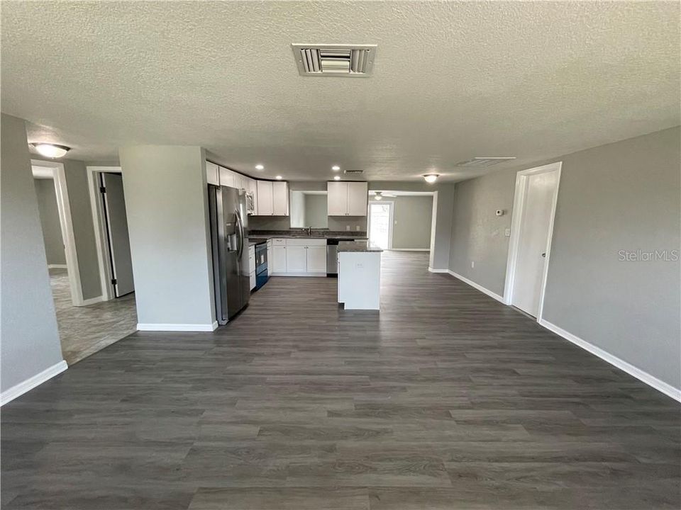 Recently Sold: $264,900 (3 beds, 2 baths, 1468 Square Feet)
