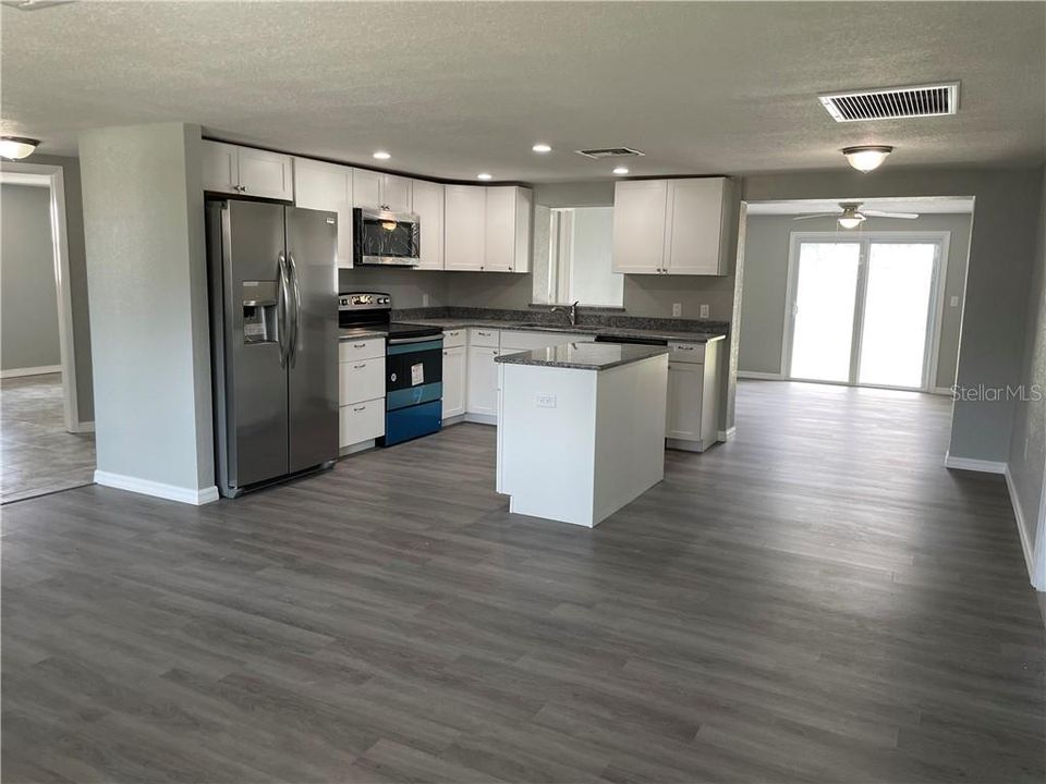 Recently Sold: $264,900 (3 beds, 2 baths, 1468 Square Feet)