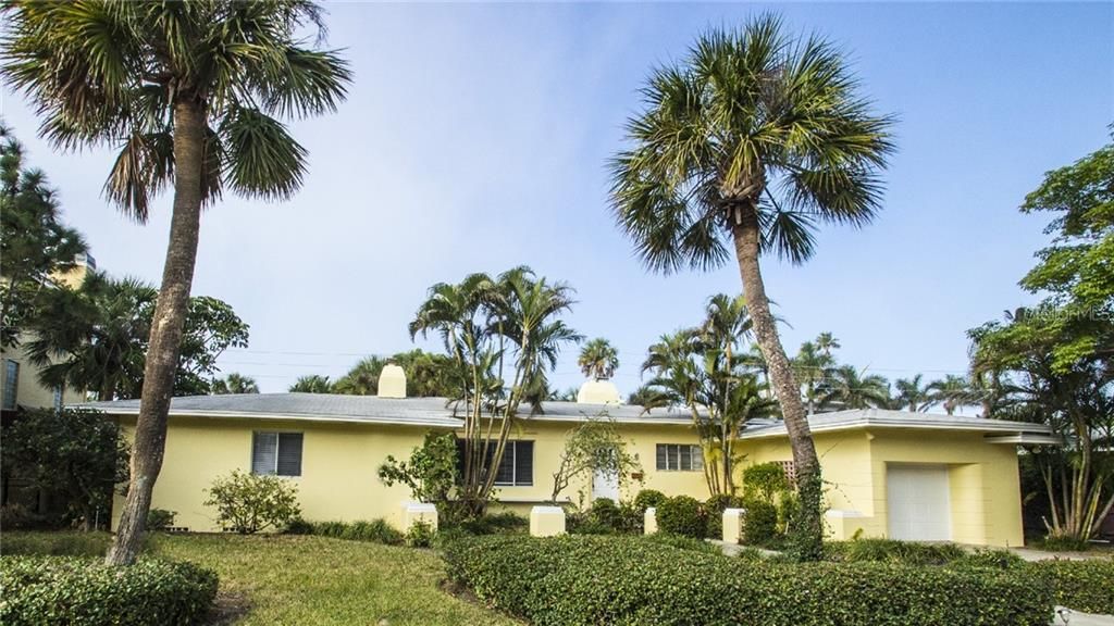 Recently Sold: $1,300,000 (2 beds, 2 baths, 2137 Square Feet)