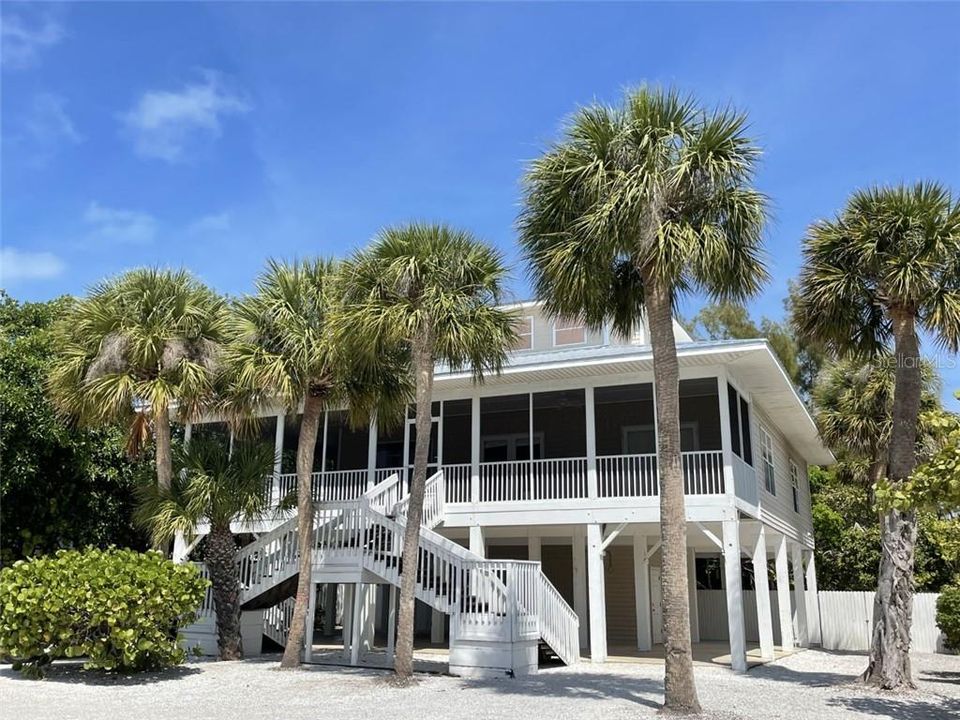 Recently Sold: $2,000,000 (3 beds, 2 baths, 2092 Square Feet)
