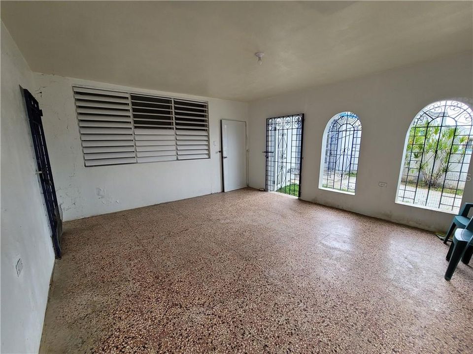 Vendido Recientemente: $135,000 (3 camas, 2 baños, 1650 Pies cuadrados)