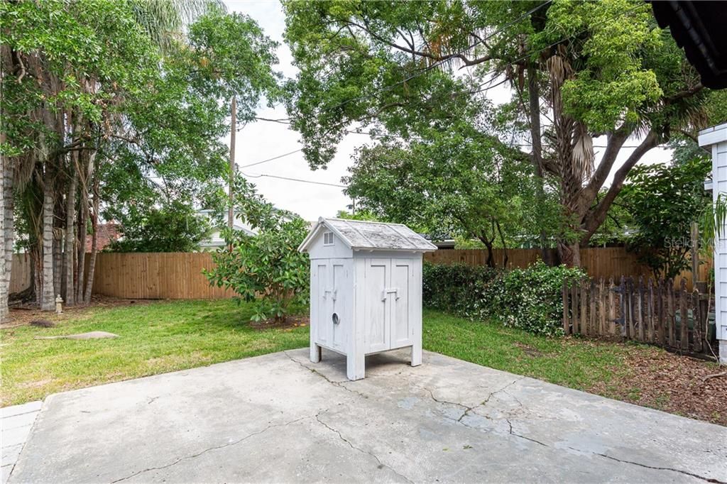 Recently Sold: $695,000 (4 beds, 2 baths, 1938 Square Feet)