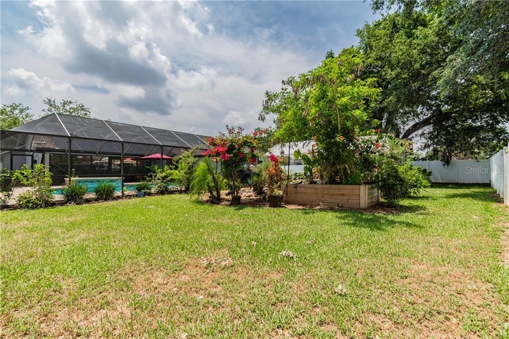 Recently Sold: $425,000 (4 beds, 2 baths, 2569 Square Feet)