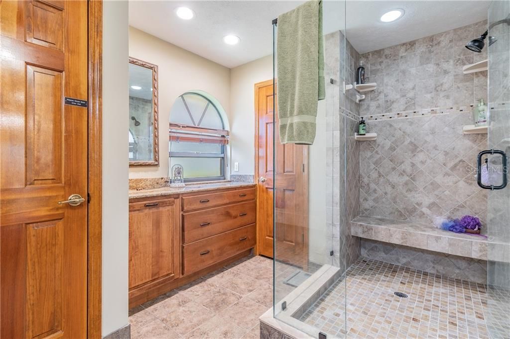最近售出: $425,000 (4 贝兹, 2 浴室, 2569 平方英尺)