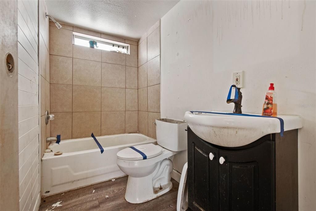 最近售出: $159,900 (3 贝兹, 2 浴室, 1456 平方英尺)