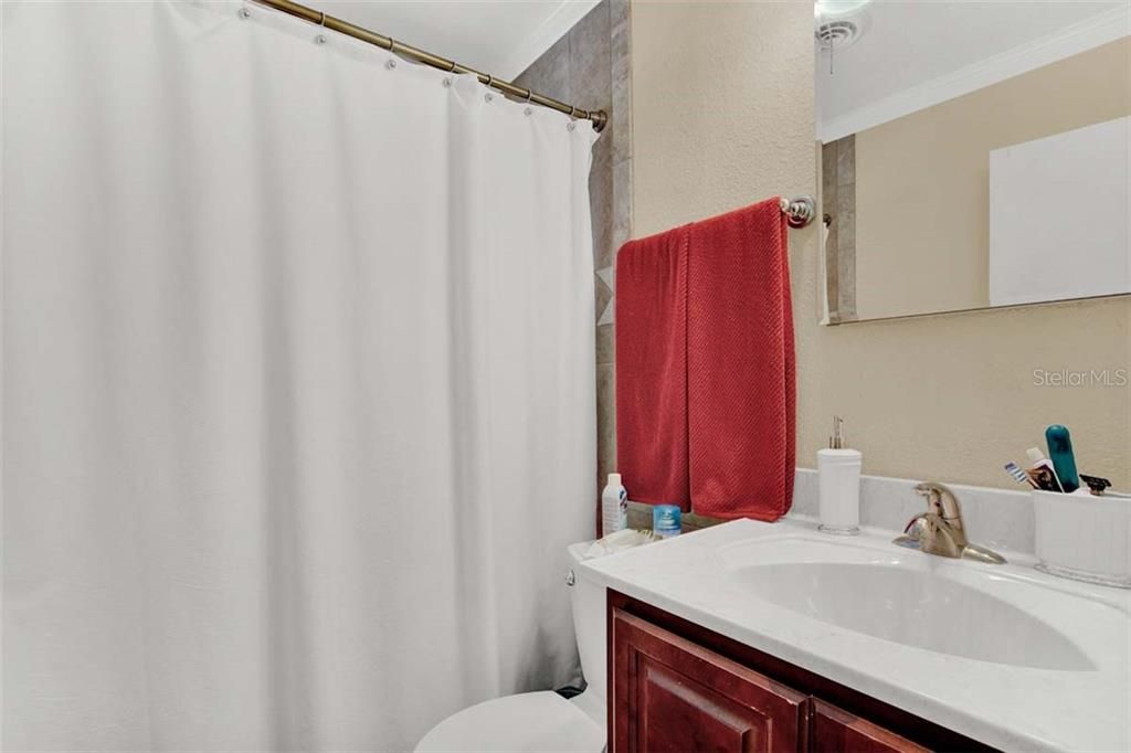 最近售出: $169,900 (2 贝兹, 1 浴室, 1296 平方英尺)