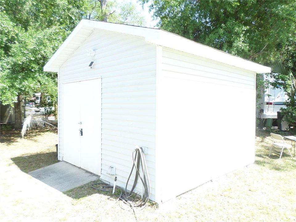 Storage shed with washed/dryer