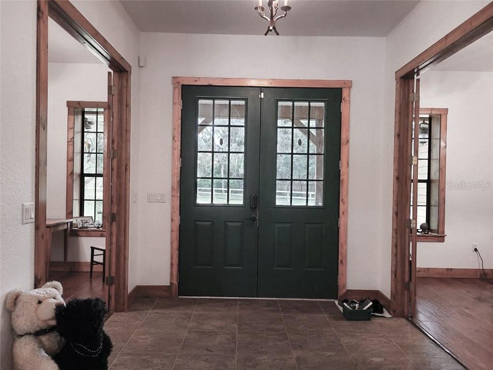 Vendido Recientemente: $720,000 (3 camas, 3 baños, 3718 Pies cuadrados)