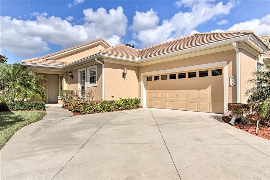 Recently Sold: $438,000 (3 beds, 2 baths, 2466 Square Feet)