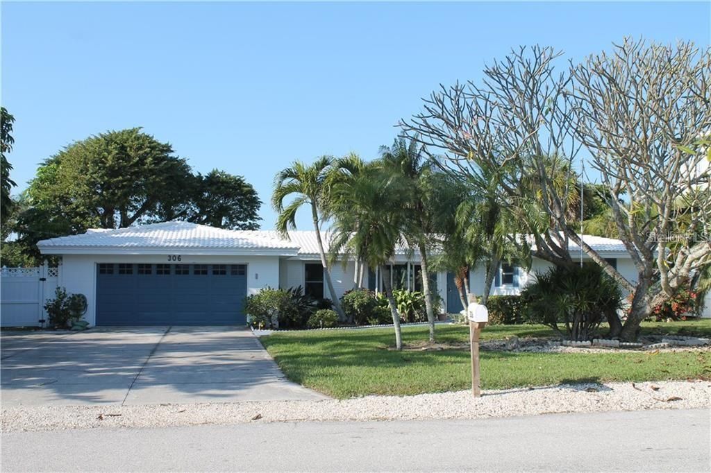 Recently Sold: $1,200,000 (3 beds, 2 baths, 1946 Square Feet)
