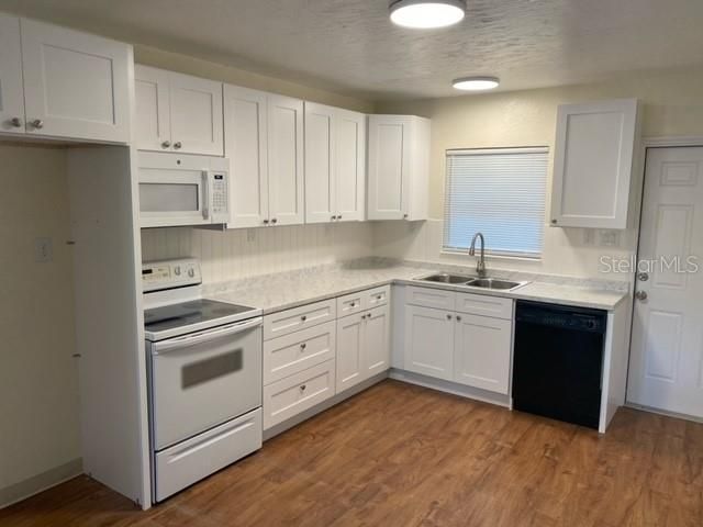 Recently Sold: $210,000 (2 beds, 1 baths, 965 Square Feet)