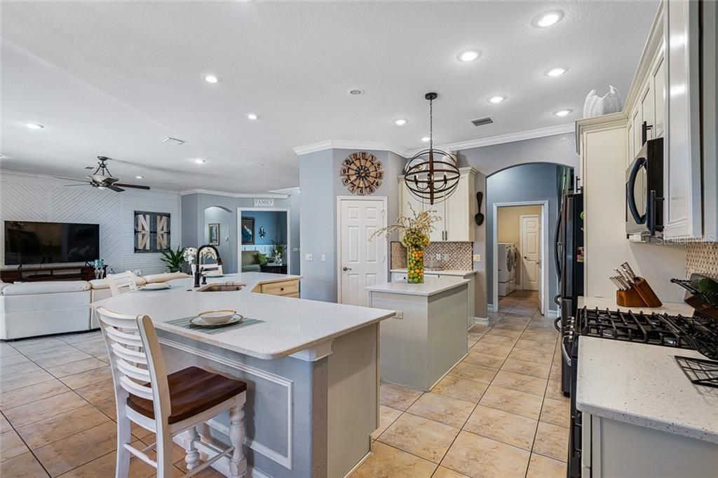 Recently Sold: $625,000 (5 beds, 4 baths, 3556 Square Feet)
