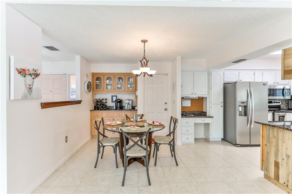 Recently Sold: $299,000 (3 beds, 3 baths, 1568 Square Feet)