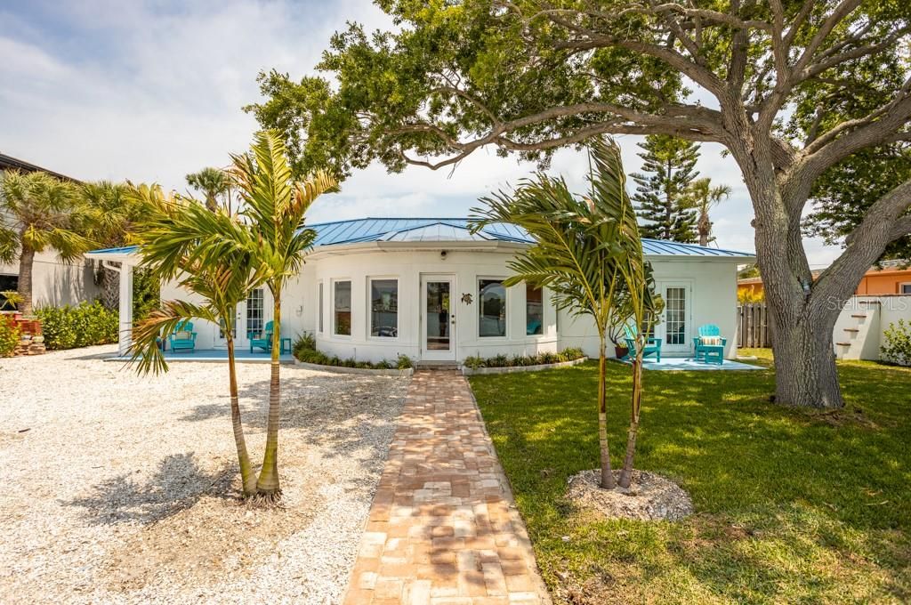 Recently Sold: $1,350,000 (3 beds, 3 baths, 2226 Square Feet)