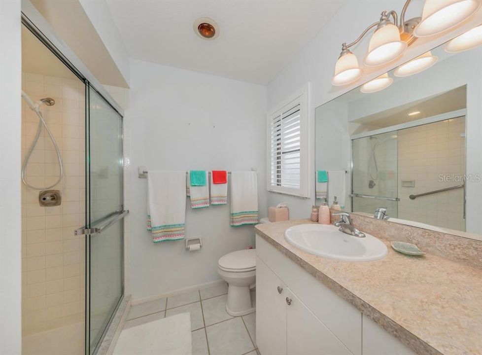 Recently Sold: $220,000 (2 beds, 2 baths, 1571 Square Feet)