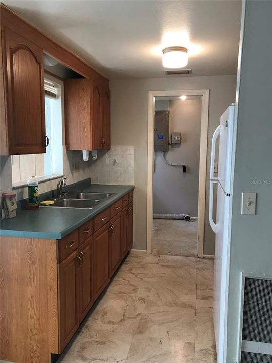 Recently Rented: $1,200 (2 beds, 1 baths, 857 Square Feet)