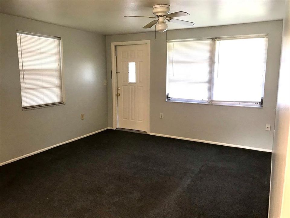 Recently Rented: $1,200 (2 beds, 1 baths, 857 Square Feet)