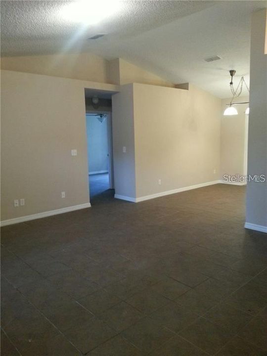 Recently Rented: $1,550 (3 beds, 2 baths, 1630 Square Feet)