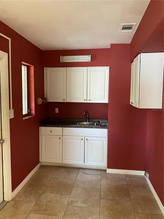Recently Sold: $177,900 (3 beds, 1 baths, 1259 Square Feet)