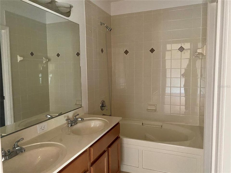 最近售出: $229,900 (3 贝兹, 2 浴室, 1807 平方英尺)