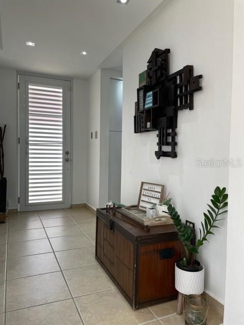 Vendido Recientemente: $330,000 (4 camas, 3 baños, 2200 Pies cuadrados)