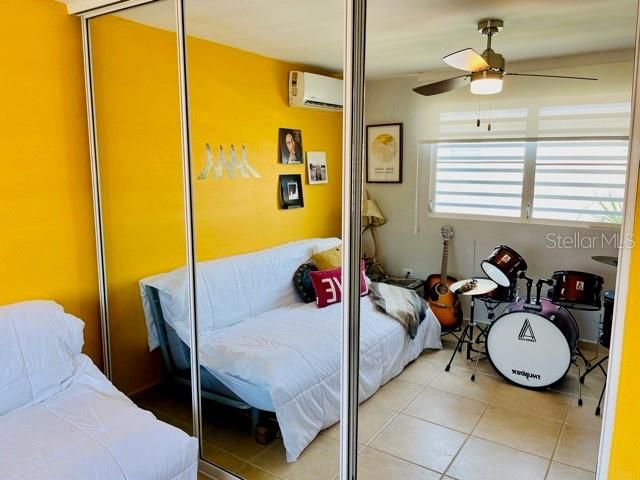 Vendido Recientemente: $330,000 (4 camas, 3 baños, 2200 Pies cuadrados)