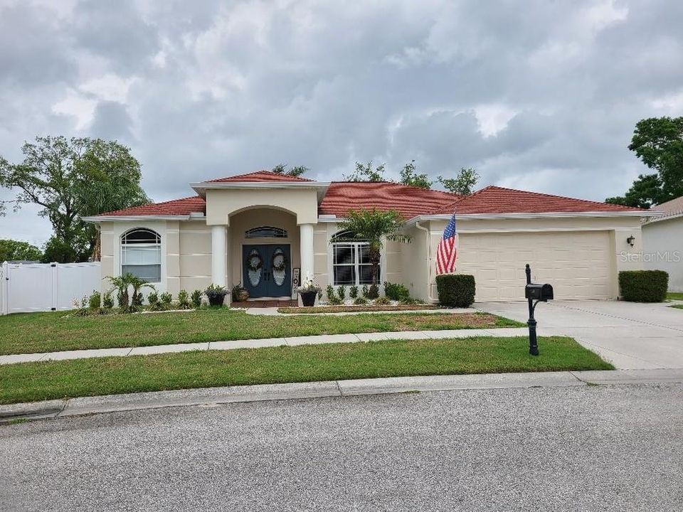 Recently Sold: $325,000 (3 beds, 2 baths, 1835 Square Feet)