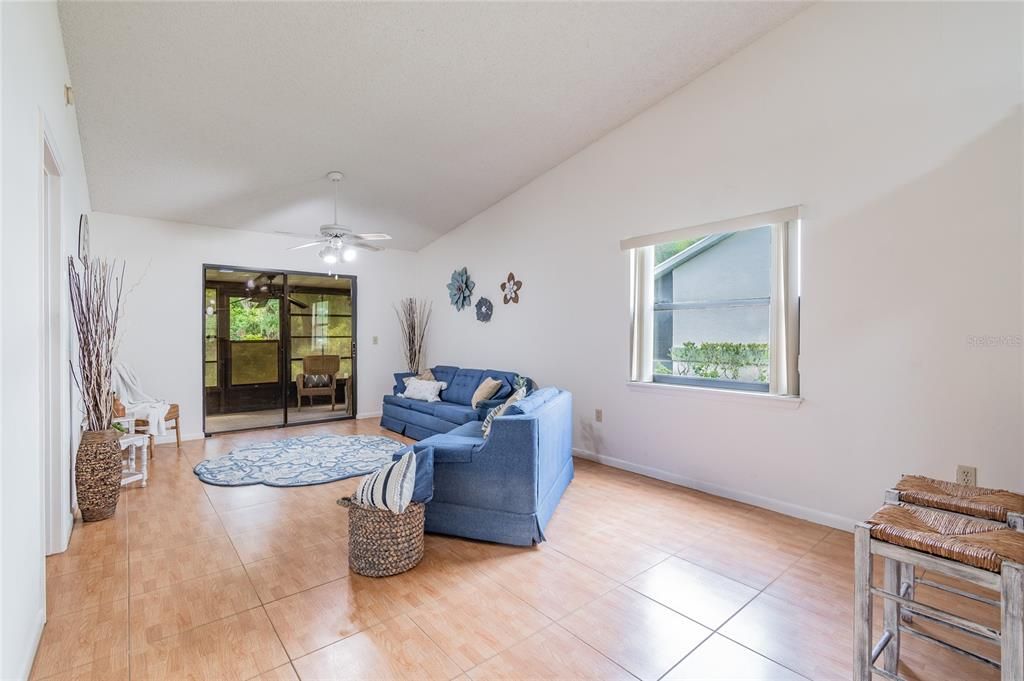 Recently Sold: $135,000 (2 beds, 2 baths, 971 Square Feet)