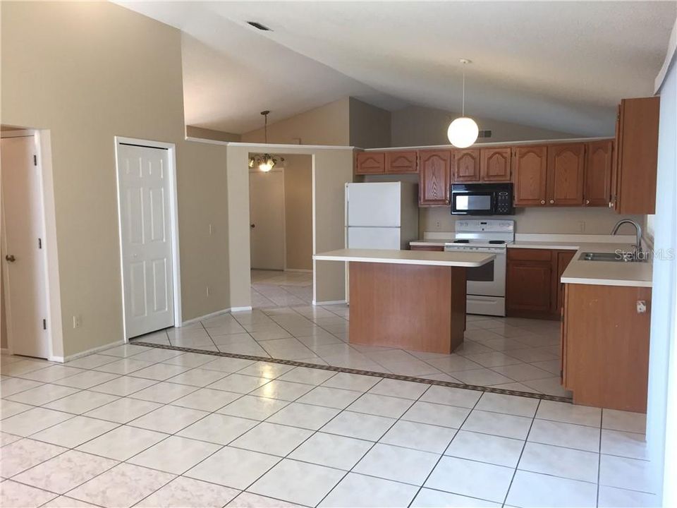 Recently Rented: $1,575 (3 beds, 2 baths, 1802 Square Feet)