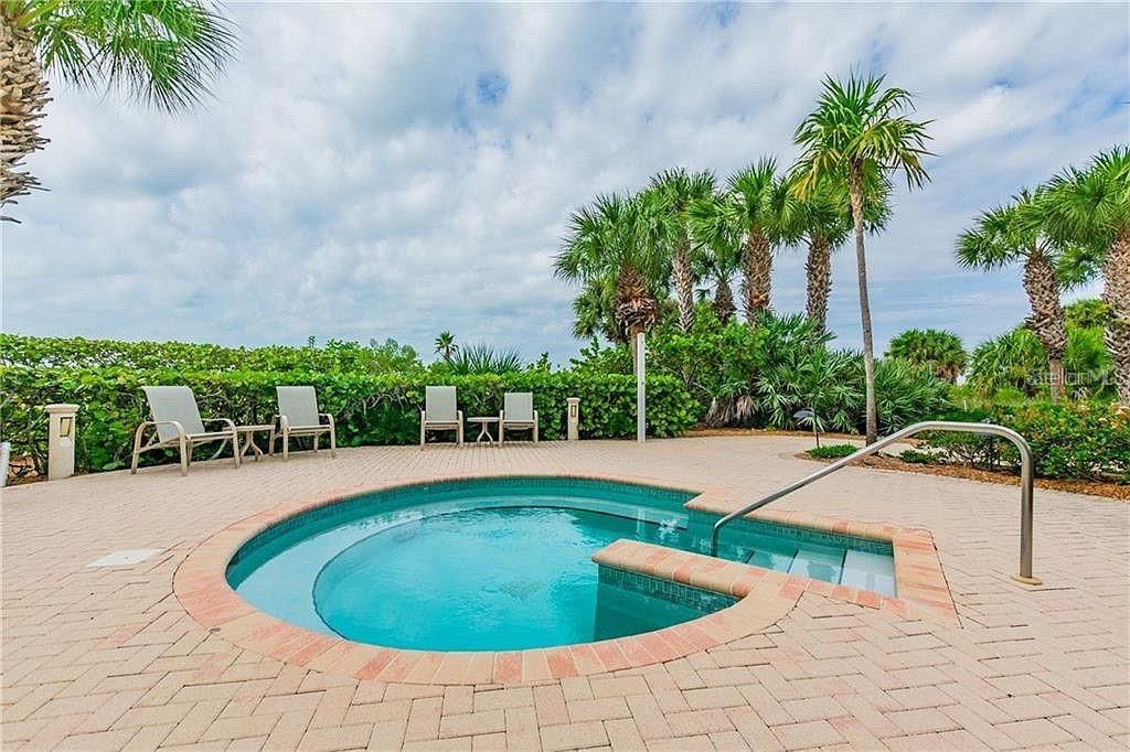 Recently Sold: $2,665,000 (3 beds, 3 baths, 3966 Square Feet)