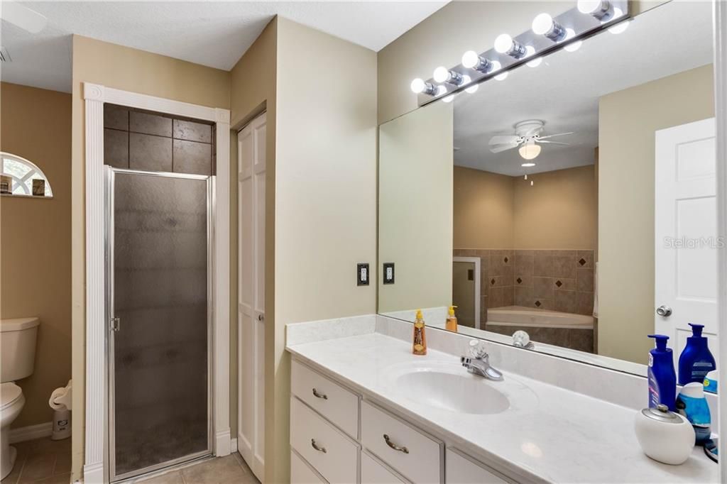 MASTER BATHROOM FEATURES A WALK IN SHOWER