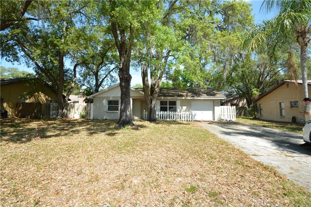Recently Sold: $129,900 (2 beds, 1 baths, 858 Square Feet)
